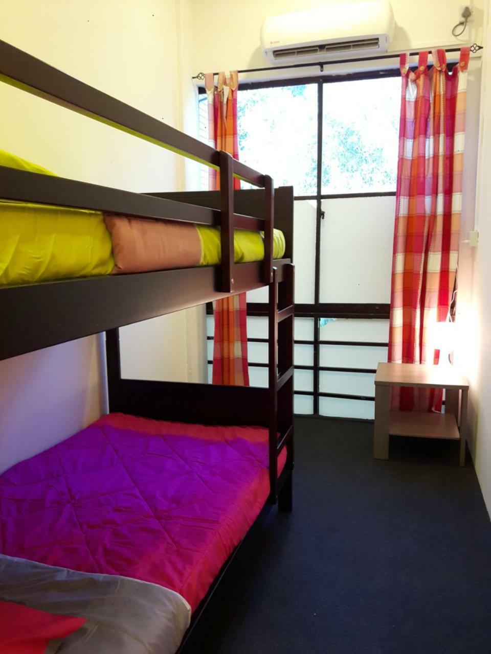 Ez Lodgings Kampong Gadong Экстерьер фото