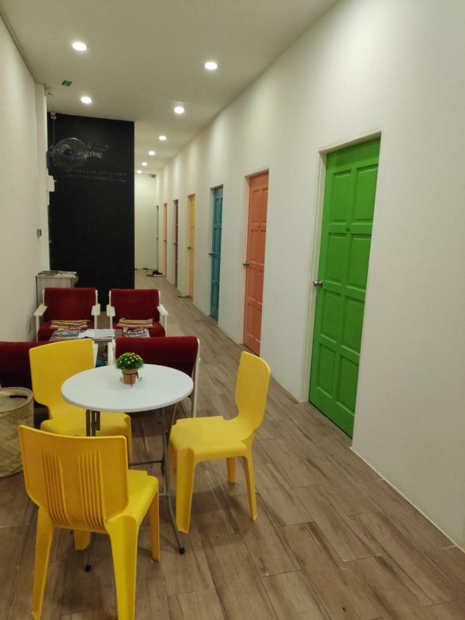 Ez Lodgings Kampong Gadong Экстерьер фото