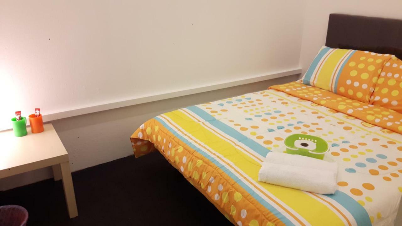 Ez Lodgings Kampong Gadong Экстерьер фото